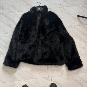 AKINGS Black Fur Jacket (Size M)